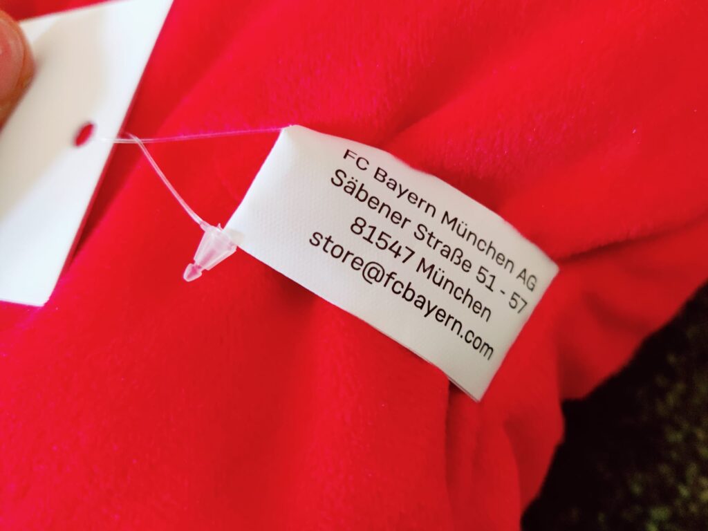 FC Bayern München 2-in-1 Nackenkissen Etikett