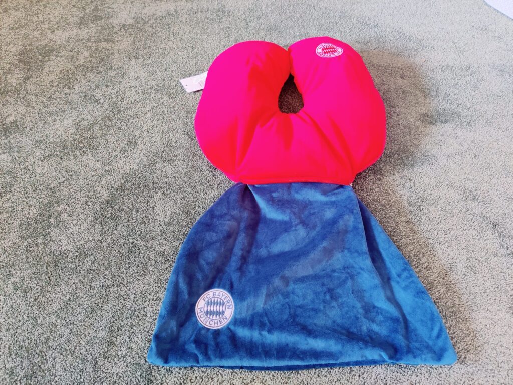 FC Bayern München 2-in-1 Nackenkissen Umbau zu Kopfkissen