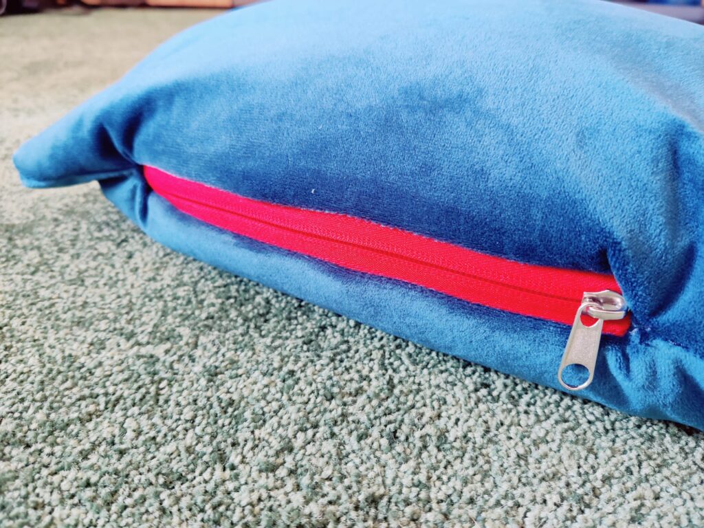 FC Bayern München 2-in-1 Nackenkissen Reißverschluss Kopfkissen