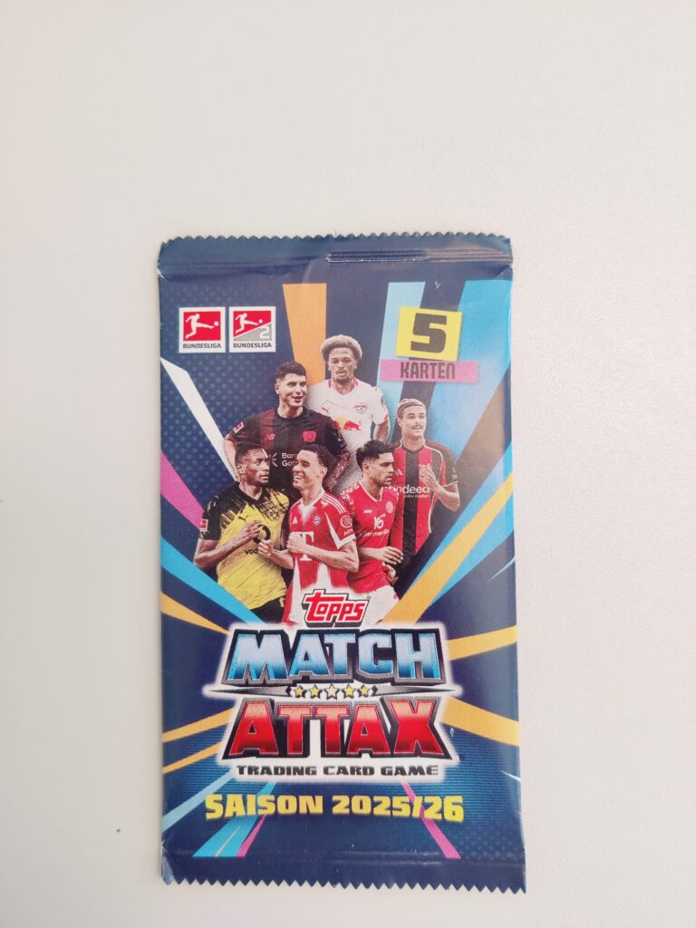 FC Bayern München 2-in-1 Nackenkissen Match-Attax-Karten als Zubehör