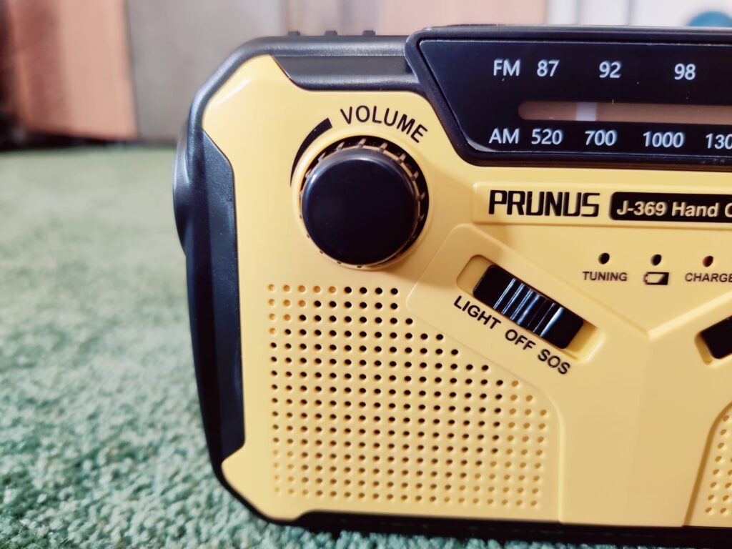 Prunus J-369 Kurbelradio Bedienfeld linke Seite