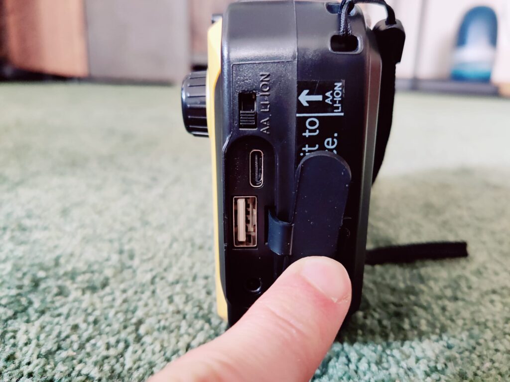 Prunus J-369 Kurbelradio Anschlüsse