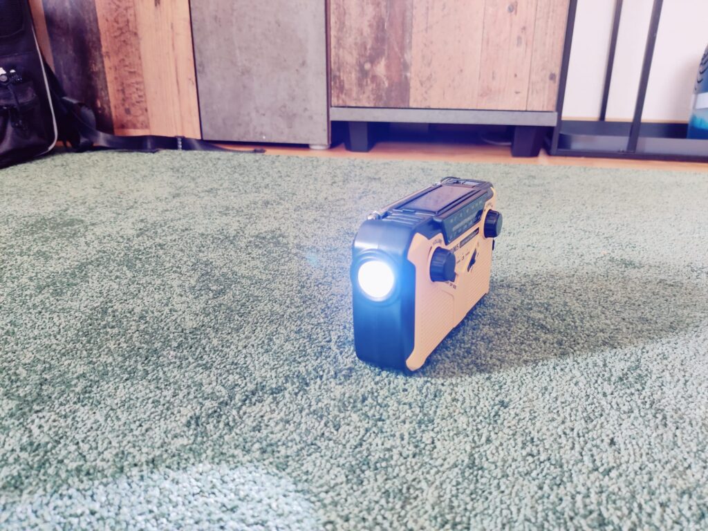 Prunus J-369 Kurbelradio Taschenlampe an