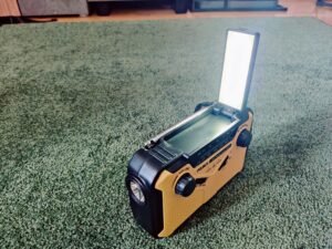 Prunus J-369 Kurbelradio Leselampe an