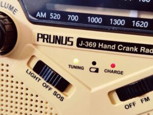 Prunus J-369 Kurbelradio Leuchtanzeige bei gutem Empfang