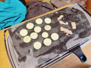 Tefal Pierrade Gourmet PR620D12 Raclette Grillplatte im Betrieb