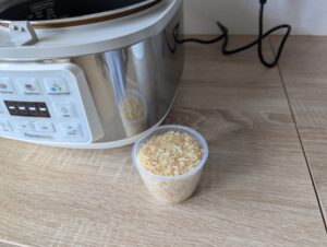 Panasonic SR-DA152WXE Reiskocher Reis im Messbecher