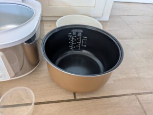 Panasonic SR-DA152WXE Reiskocher Topf herausgenommen