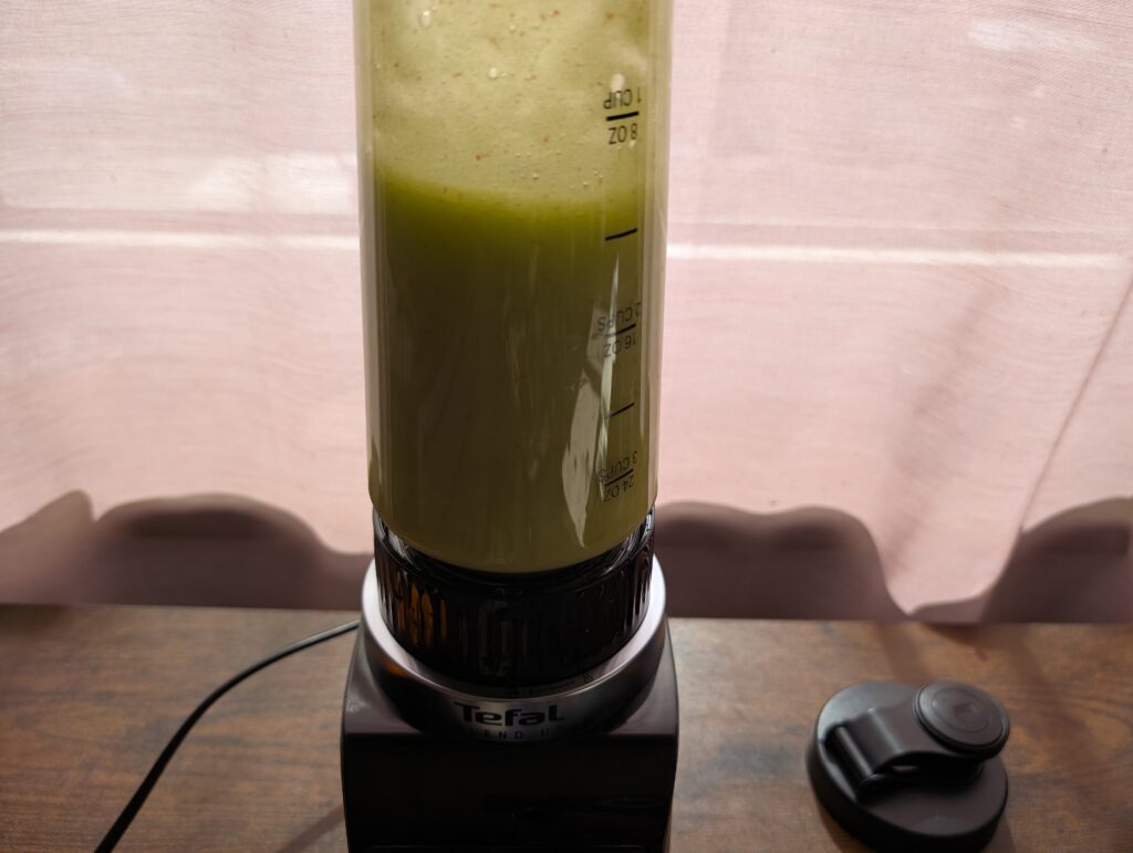 Tefal Blend Up Smoothie-Maker Apfel Sellerie Smoothie beim Mixen