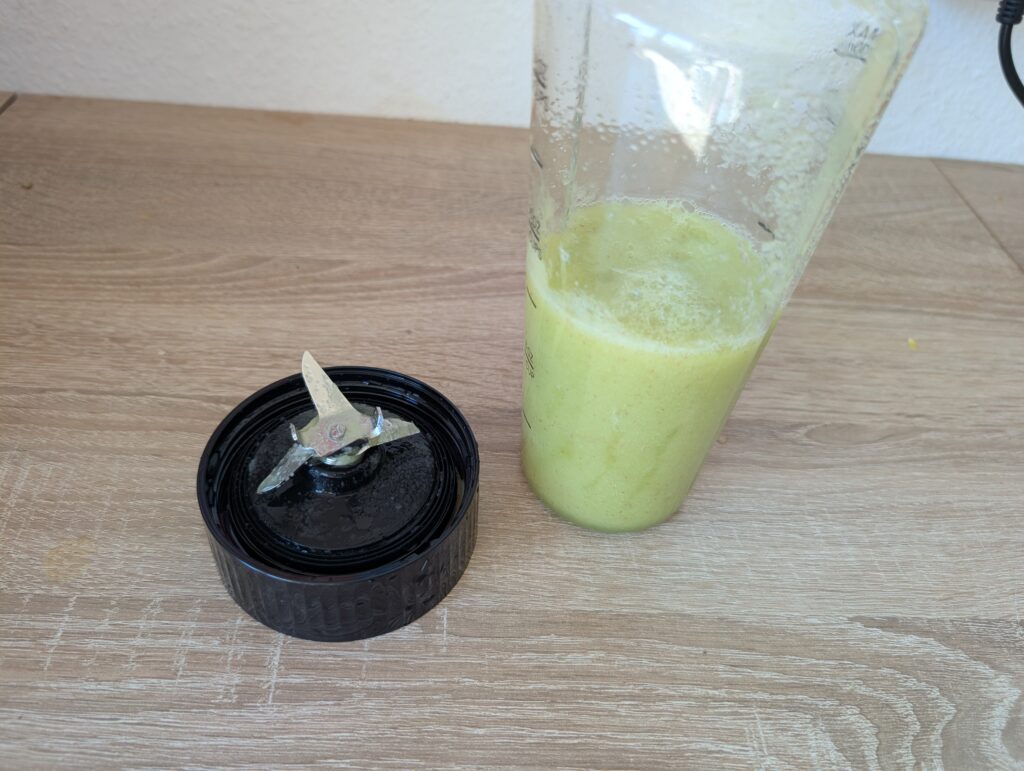 Tefal Blend Up Smoothie-Maker Apfel Sellerie Smoothie fertig