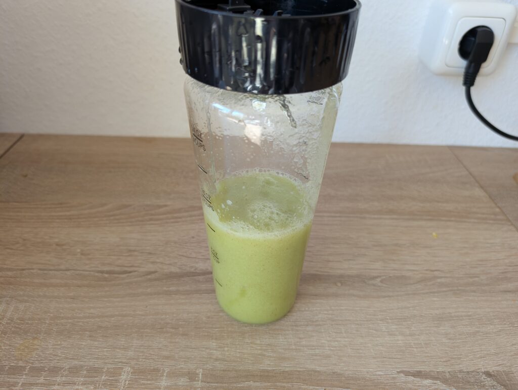 Tefal Blend Up Smoothie-Maker Apfel Sellerie Smoothie nach dem Mixen