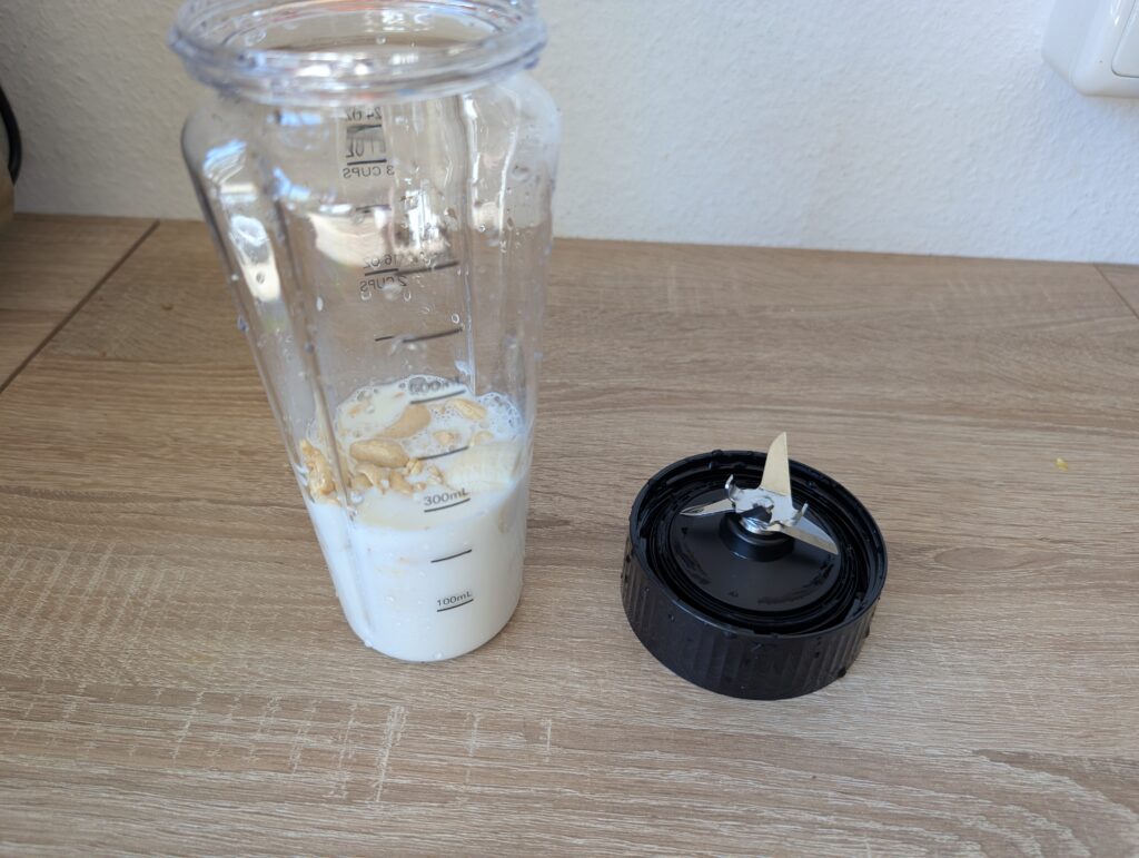 Tefal Blend Up Smoothie-Maker Banane Cashew Smoothie vor dem Mixen