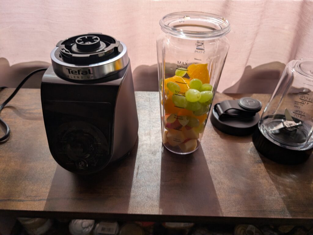 Tefal Blend Up Smoothie-Maker Obst-Smoothie vor dem Mixen