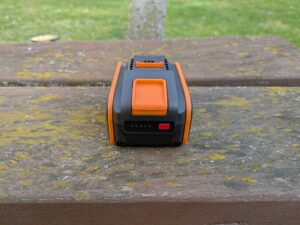 WORX WG633E Hydroshot Akku-Hochdruckreiniger Akku von vorne