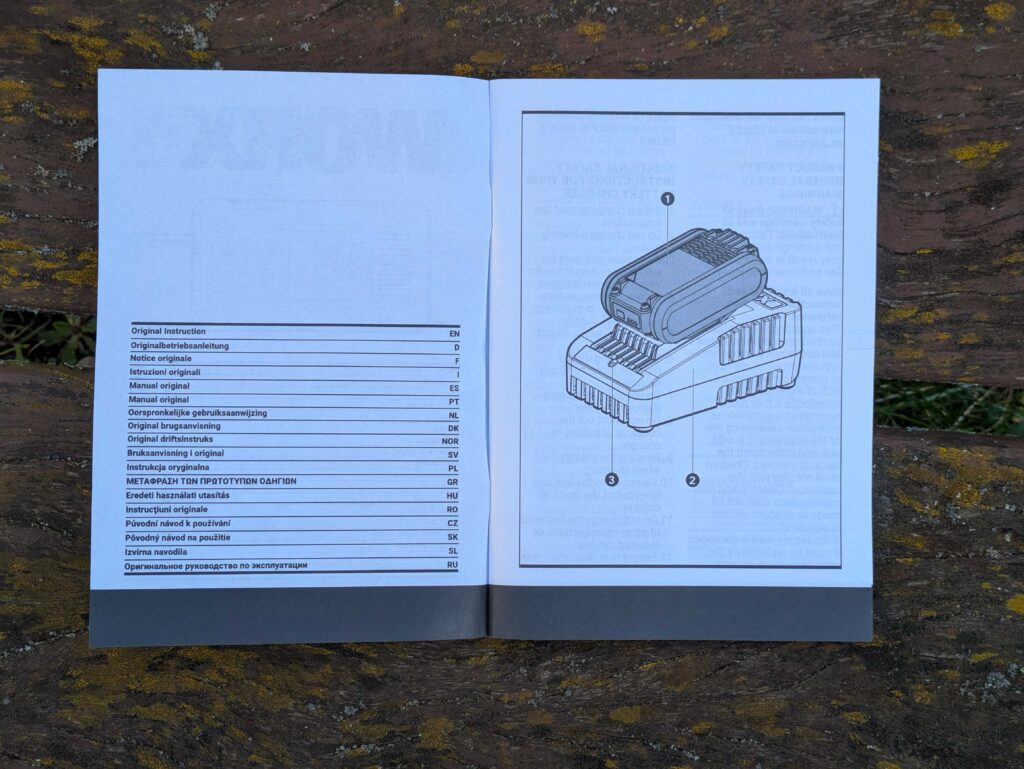 WORX WG633E Hydroshot Akku-Hochdruckreiniger Anleitung Ladegerät geöffnet