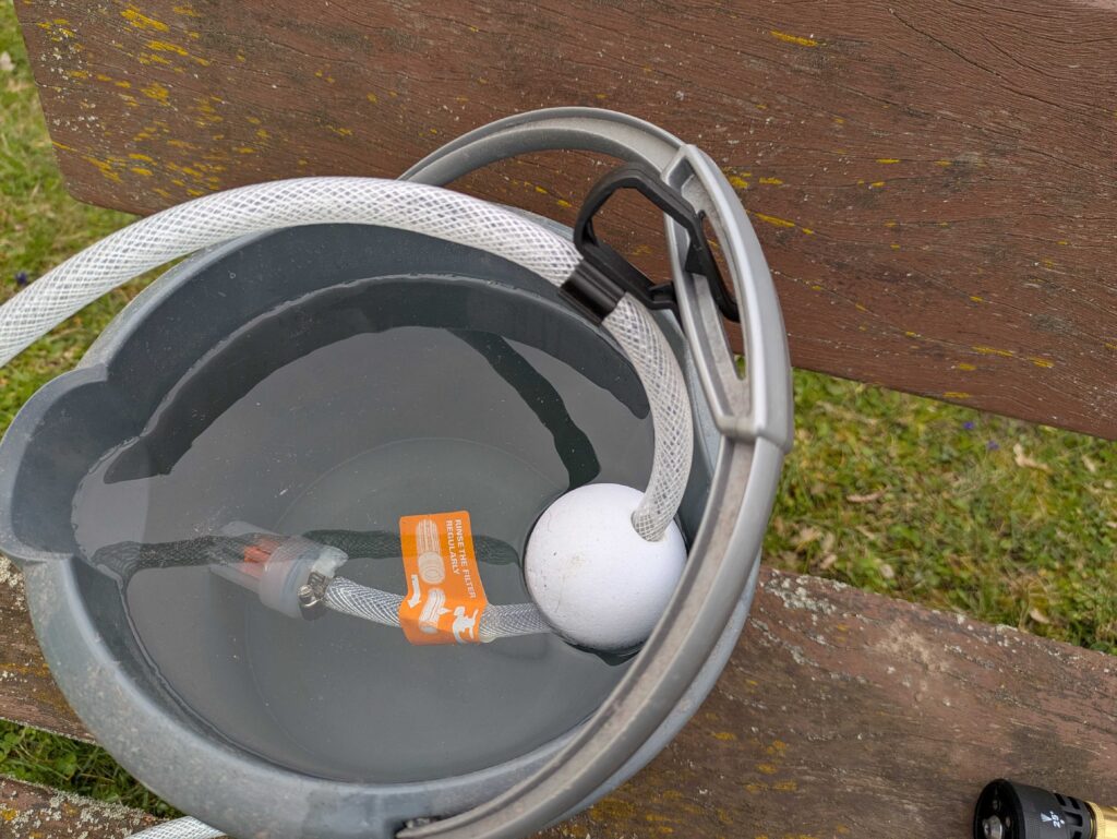 WORX WG633E Hydroshot Akku-Hochdruckreiniger Eimerhalterung