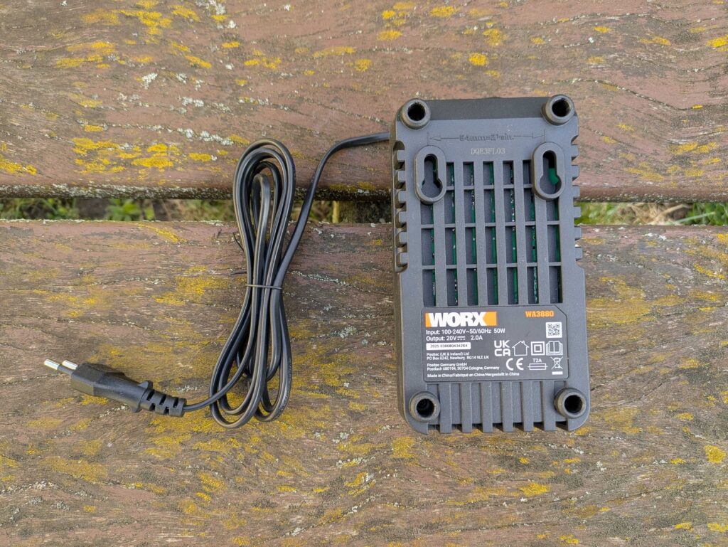 WORX WG633E Hydroshot Akku-Hochdruckreiniger Ladegerät von unten