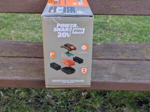 WORX WG633E Hydroshot Akku-Hochdruckreiniger Verpackung von rechts