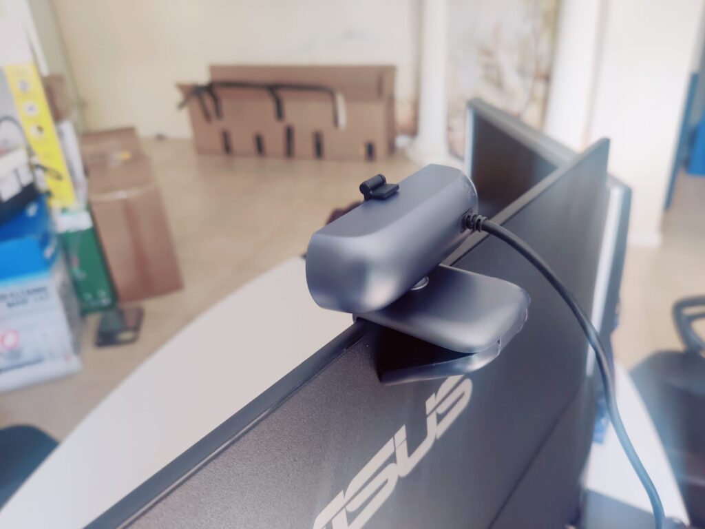 UGREEN 65381 Webcam Montage am Bildschirm