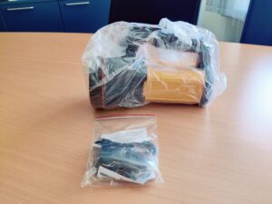 MAYTHANK F04 Taschenlampe Verpackung Plastikmüll