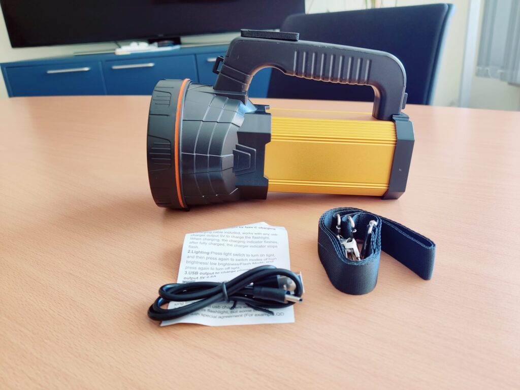 MAYTHANK F04 Taschenlampe mit Zubehör