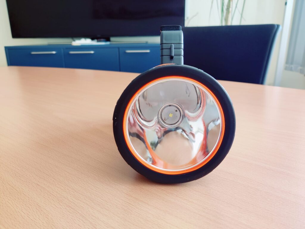 MAYTHANK F04 Taschenlampe von vorne