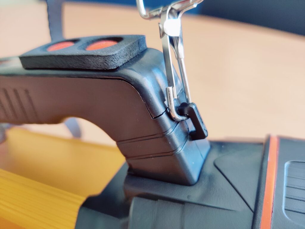 MAYTHANK F04 Taschenlampe Trageschlaufe Montage