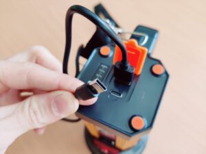 MAYTHANK F04 Taschenlampe USB-Ladekabel