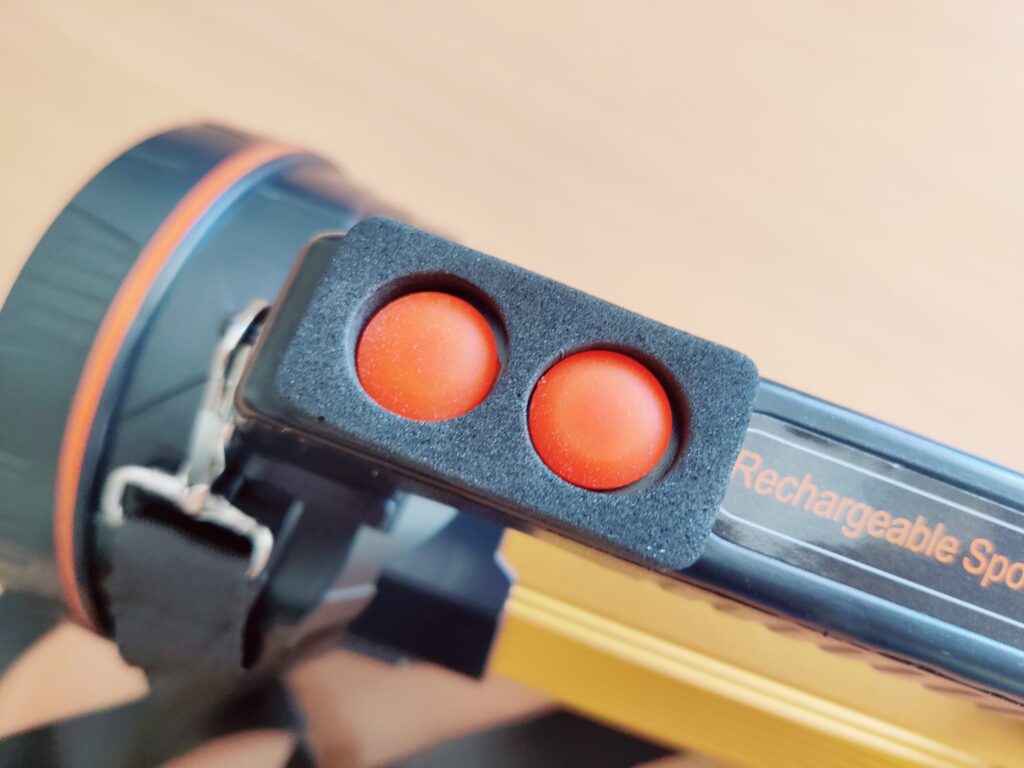 MAYTHANK F04 Taschenlampe Bedienknöpfe