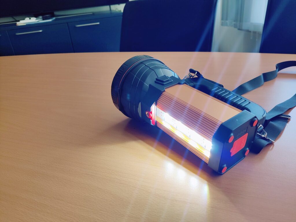 MAYTHANK F04 Taschenlampe Seitenlicht im Test