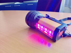 MAYTHANK F04 Taschenlampe rotes SOS-Licht