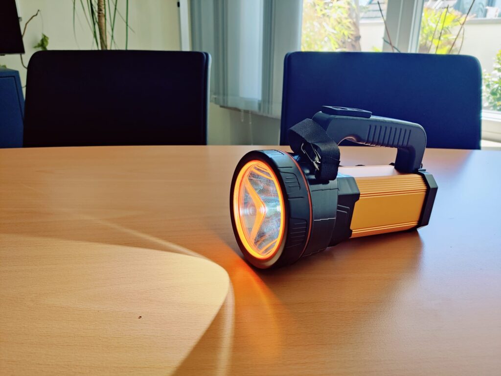 MAYTHANK F04 Taschenlampe Hauptlicht