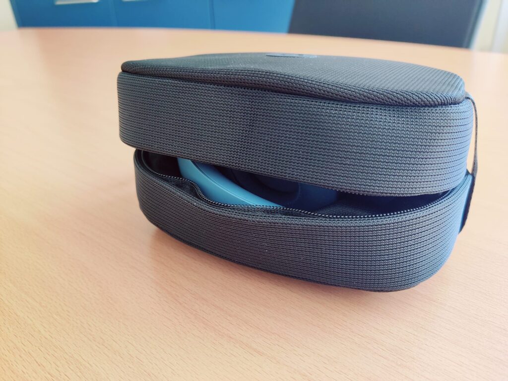 Beats Solo 4 Bluetooth-Kopfhörer Aufbewahrungstasche offen