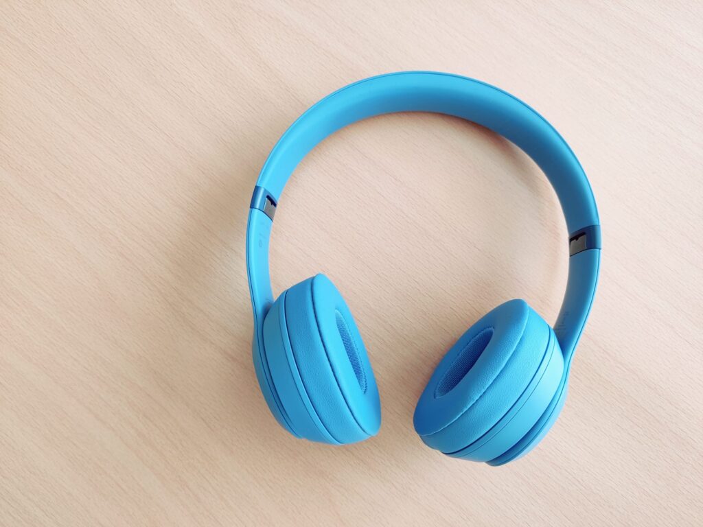 Beats Solo 4 Bluetooth-Kopfhörer von oben