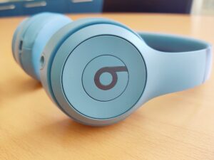 Beats Solo 4 Bluetooth-Kopfhörer Bedientasten