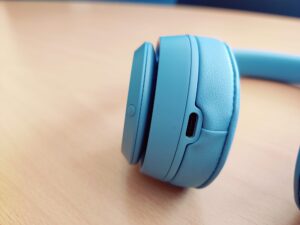 Beats Solo 4 Bluetooth-Kopfhörer USB-Ladeanschluss