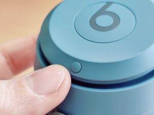 Beats Solo 4 Bluetooth-Kopfhörer Power-Taste