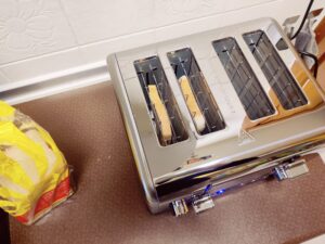 Steinborg SB-2080 Toaster linke Seite im Test